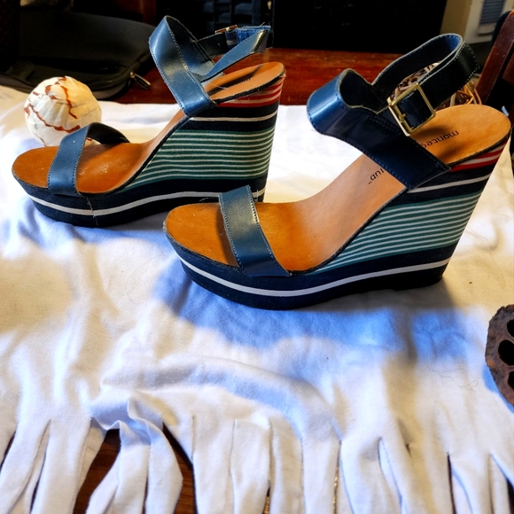 These lovely pair of Sandals are waiting to be chosen!!! - Picture 1 of 10